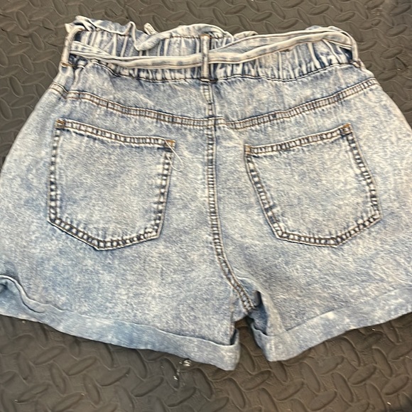 TGLA shorts - Picture 2 of 3